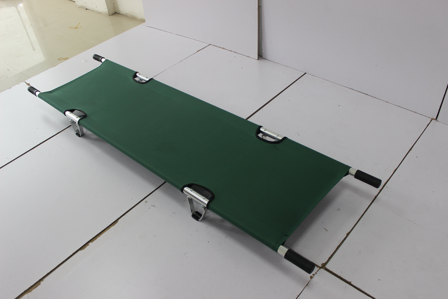 215 Cm 13cm Folding Medical Stretcher For Patient Transport With Oxford Leather