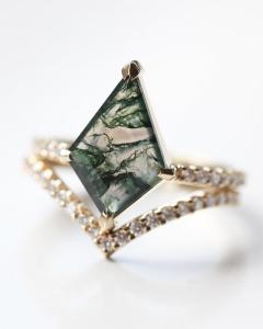 Wholesale Moss Agate Modern Prism Shape Engagement Ring Set For Women In Gold from china suppliers