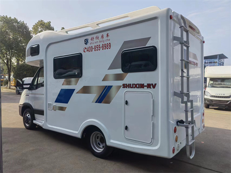 Mobile Touring Truck RV Caravan Van With 190 Hp Engine Max Payload 7042 Kg