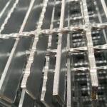 Thermal-Insulating Steel Gratings: Energy-Efficient and Comfortable