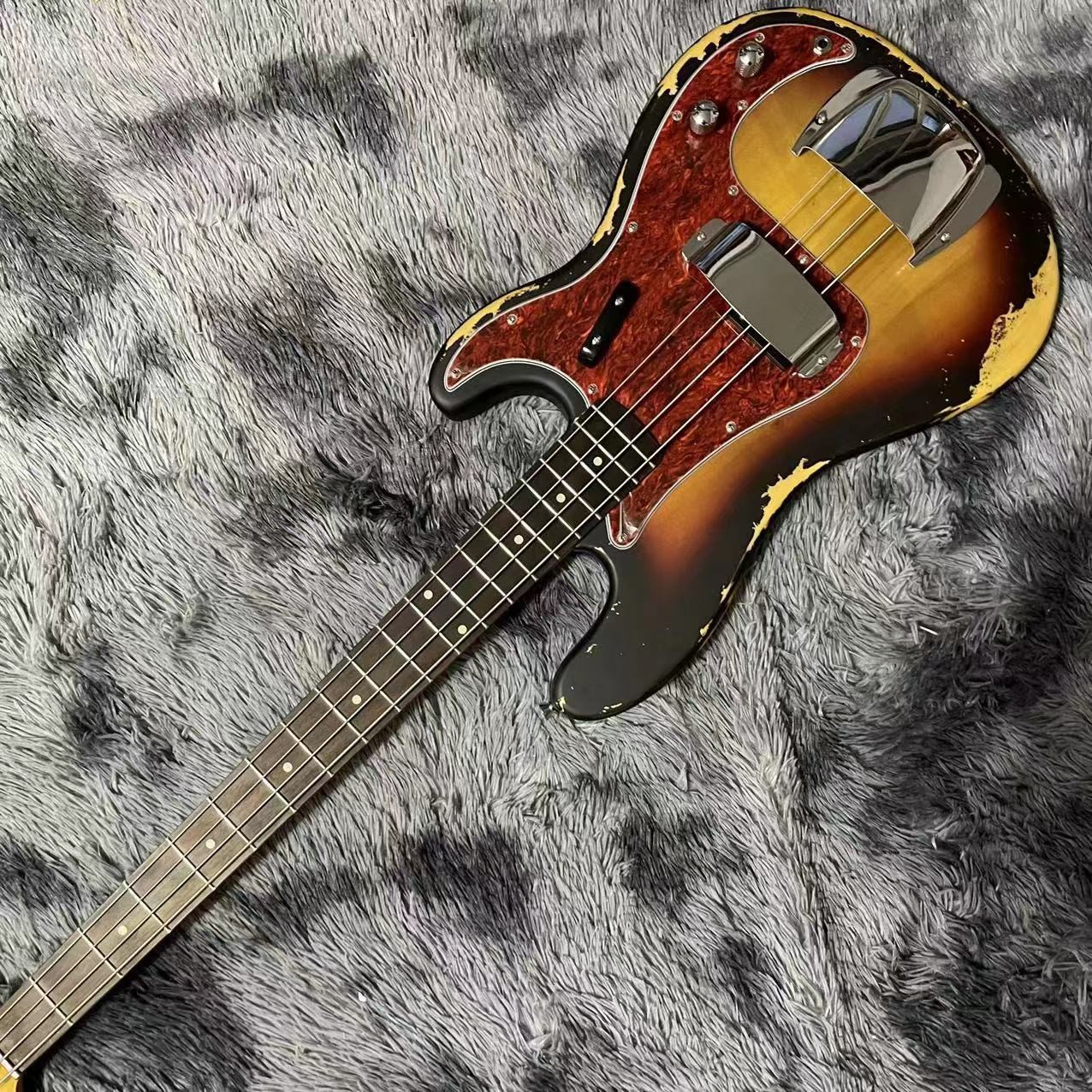 Custom 4 Strings P Precise Bass Guitar in Vintage Relic Finishing Accept Bass OEM