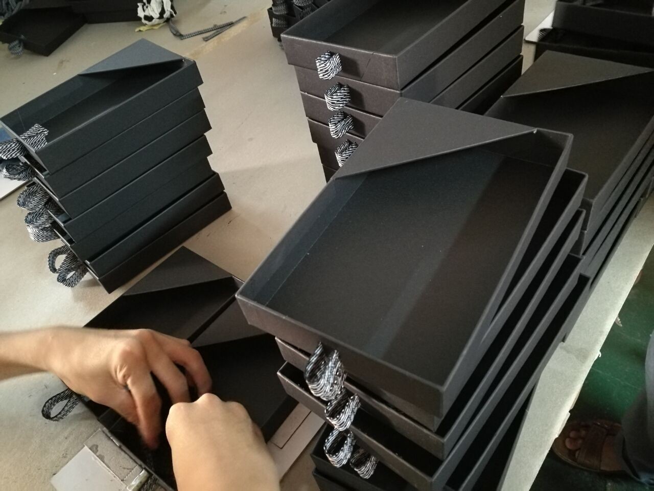 Wholesale corrugated strong paper cardboard flat shipped wine box