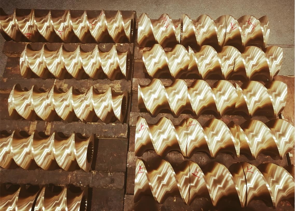Polishing Aluminium Bronze Twin Screw Extruder Parts 2 Flighted Vacuum Quenching