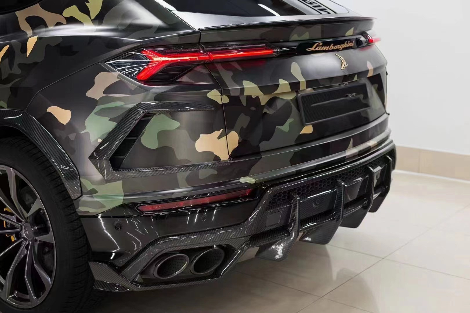 Auto Parts for Lamborghini Urus Body Kit Urus Upgrades TopCAR-style Carbon Fiber Front Shovel Diffuser Spoiler Hood Body Kit