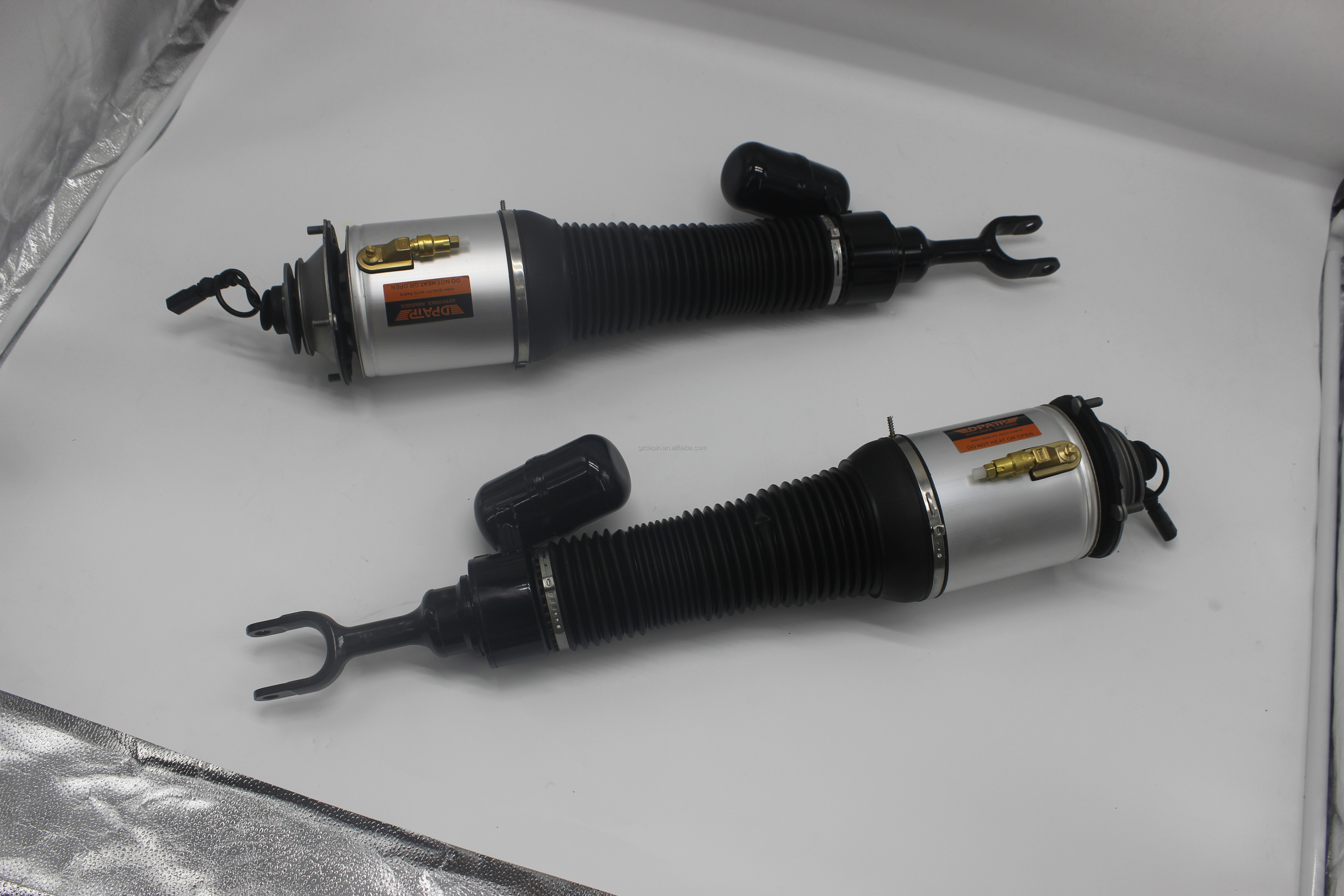 Shock Absorber for Volkswagen Phaeton Bentley 4W0616039 4W0616040 3D0616039 3D0616040