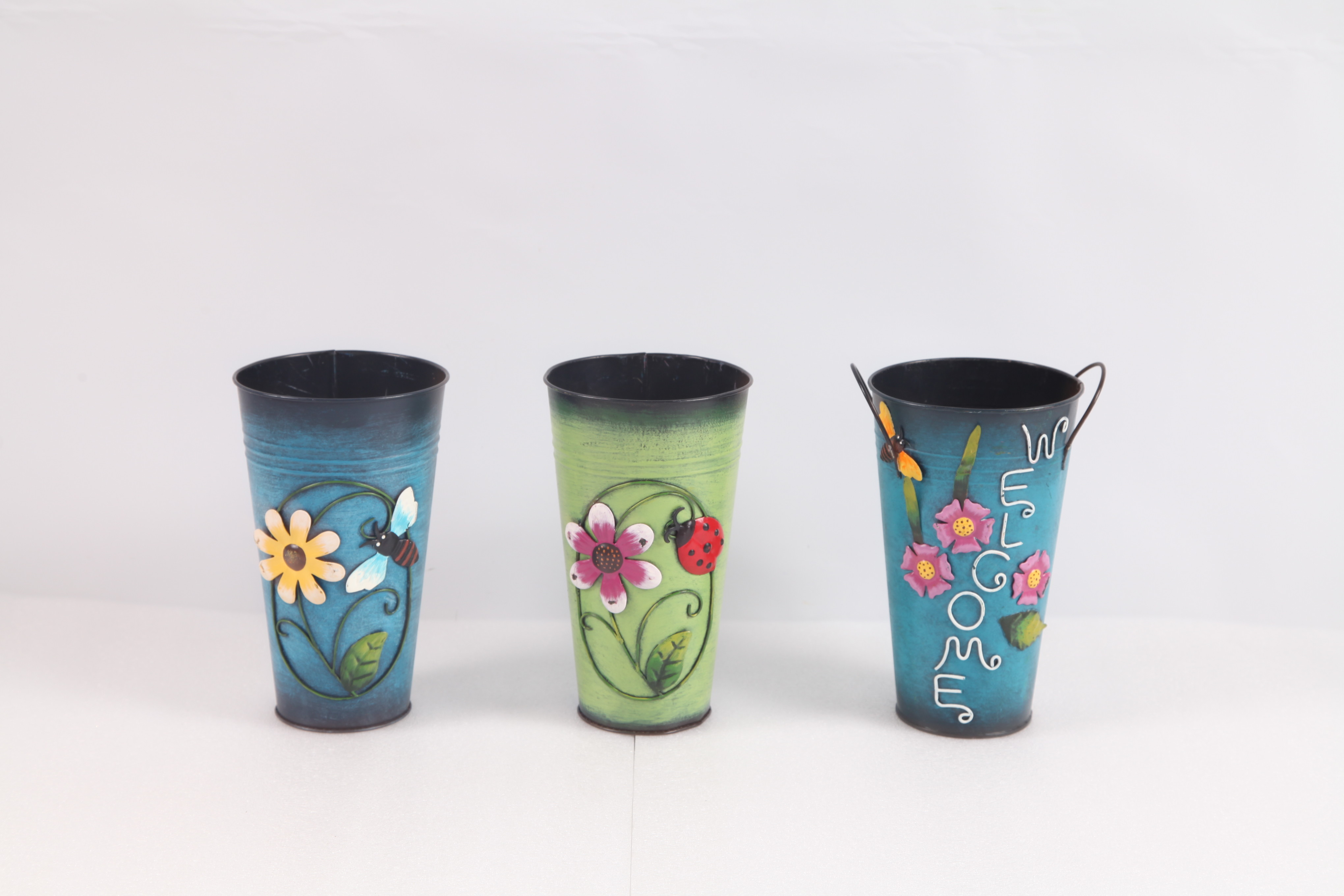 Highly Durable Patio Metal Decor Vase Rustic Style Colorful Crafts