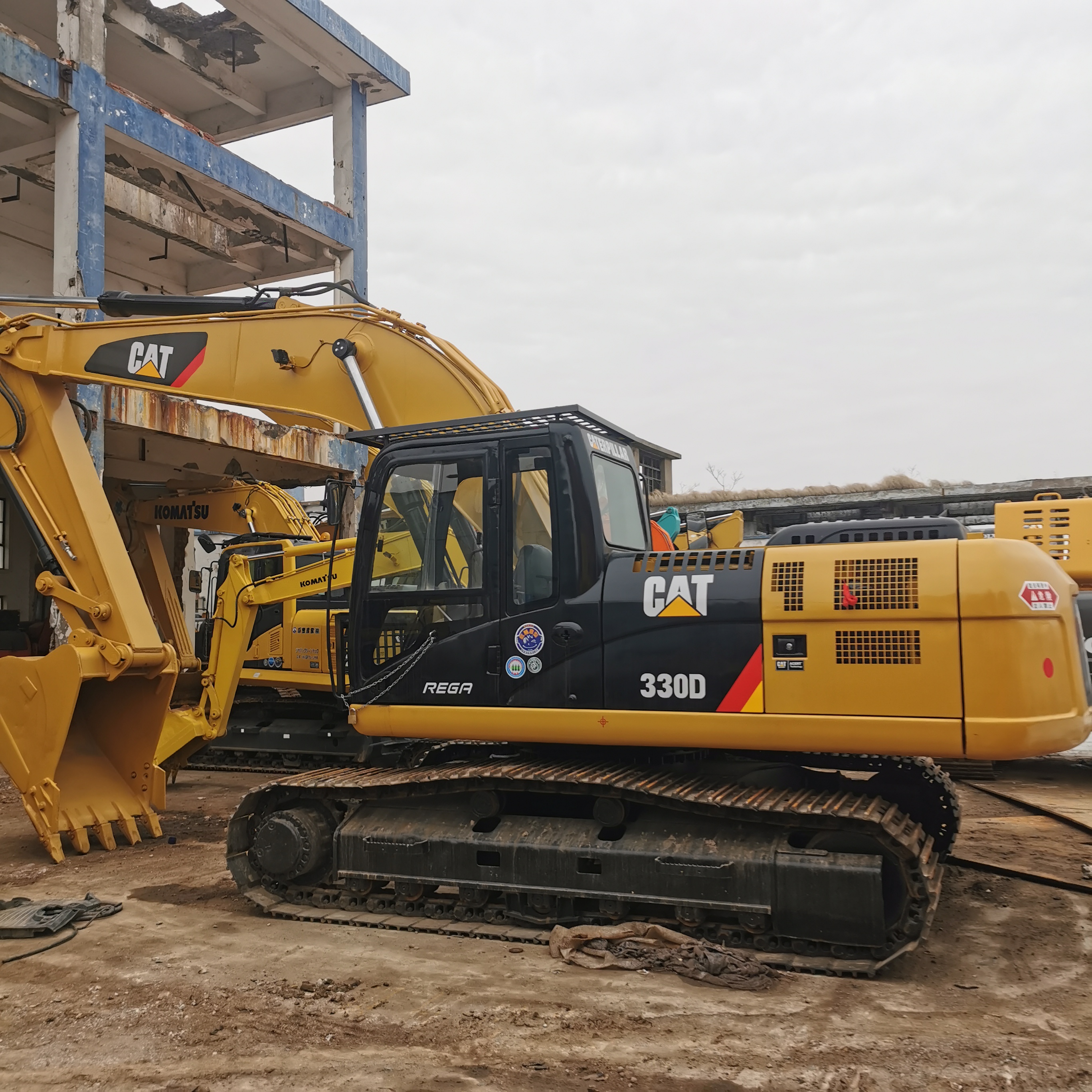 Low Working Hours Cat330D 30 Ton Big Crawler Excavator with Original Hydraulic Valve