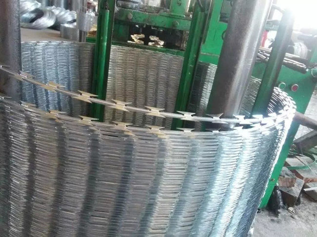 Hot Dipped Galvanized Razor Barbed Wire Bto-22 Flat Wrap Blade Mesh