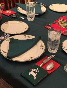 China Hold Knifes 8*4 Felt Christmas Cutlery Bag For Folks on sale