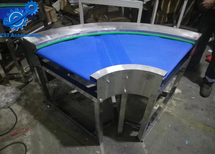 90 Degree Angled Roller Conveyor Blue Belt Large Transmission Capacity
