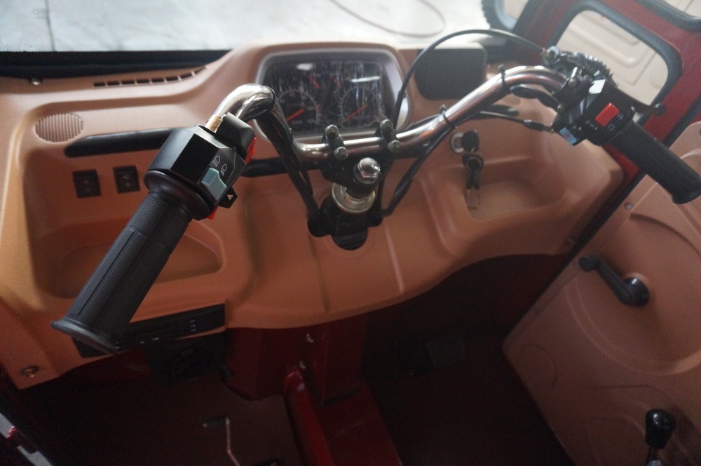 1.5 Ton Semi Closed Petrol 150CC Cargo Tricycle