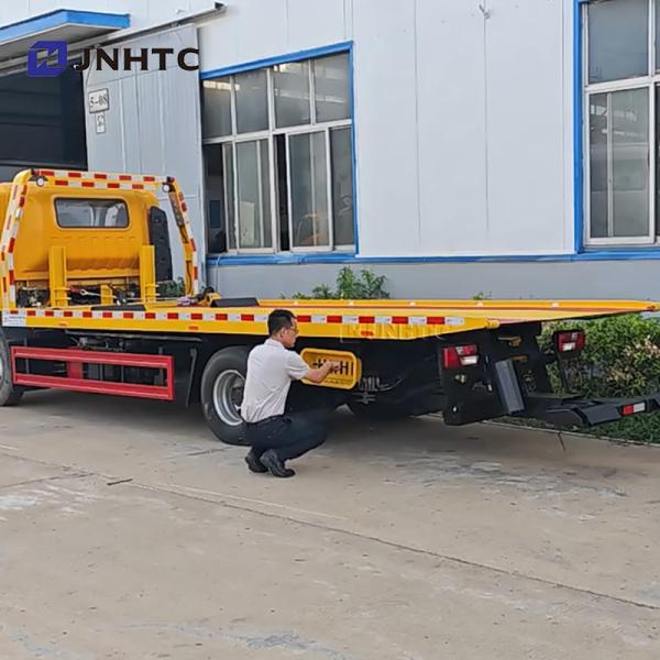 Cheap Price JMC Tow Truck Wrecker 4-5 Ton Chinese Wrecker Truck Road Wrecker Tow