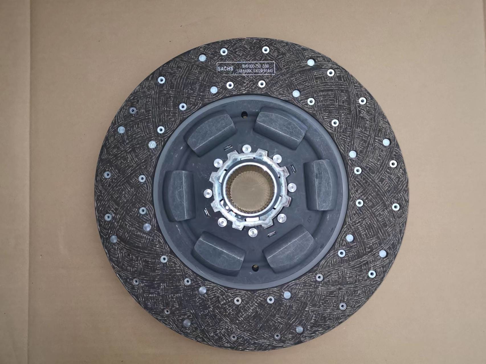 16 Speed Twin Clutch Disc 1312409760 Friction Face 400mm 42 Gear Teeth Isuzu Trailers Container Truck EXR EXZ