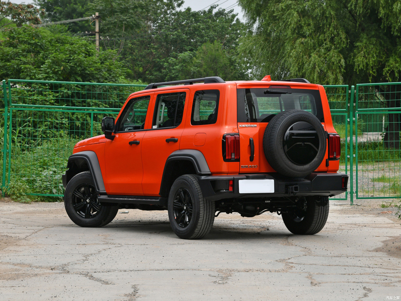 4WD Tank SUV Car Gasoline Fuel Off-Road Version 2.0t Orange Petrol Hybrid Cars