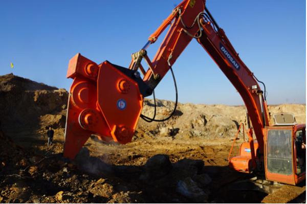 160L/Min Excavator Equipment Parts Universal High Frequency Vibration 240×78
