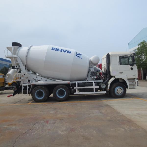 HOWO-7 6X4 8 CBM Small Batch Concrete Truck , Construction Mixer Machine Left