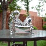 Mirror Polished Outdoor Stainless Steel Sculpture Cartoon Figure Decorative 1