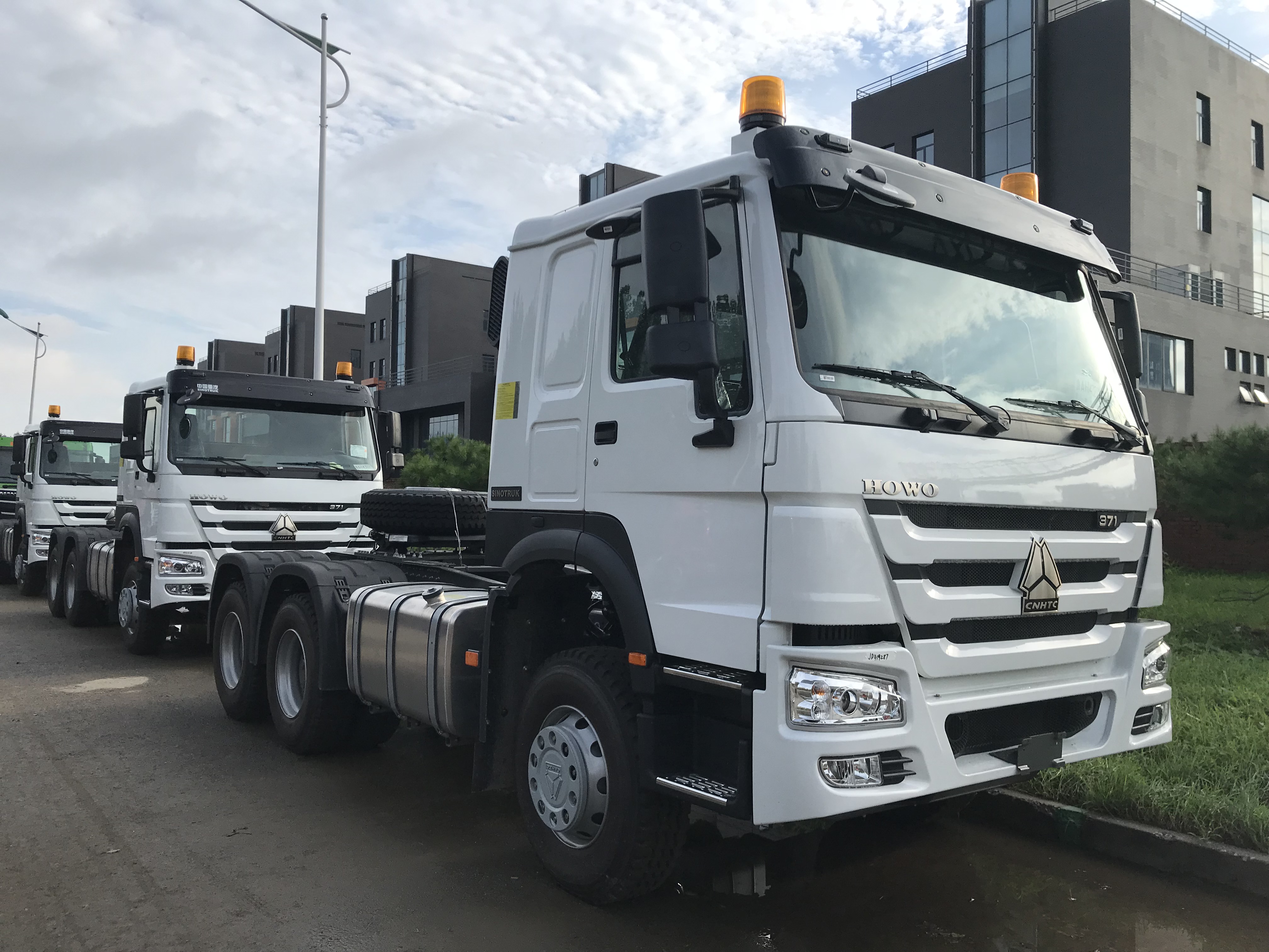 SINOTRUK HOWO 6X4 16 cubic meter 10 wheels second hand tipper dump truck diesel sinotruck japan used dump trucks