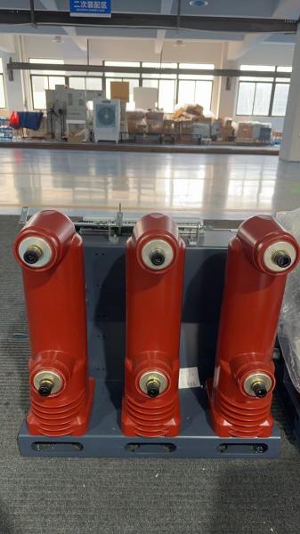 630A-1250A Rated Short Circuit Closing Current Vacuum Circuit Breaker Superior