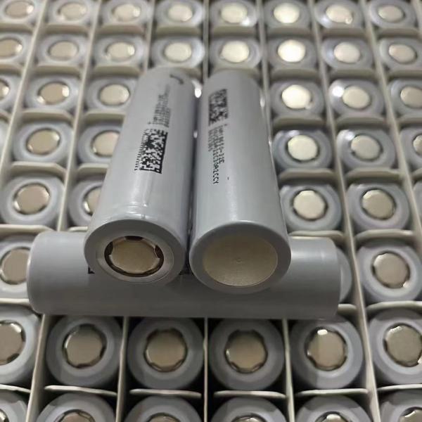 3.7V Standard 18650 Cylindrical Lithium-ion Cell 3200mAh Large Capacity 18650