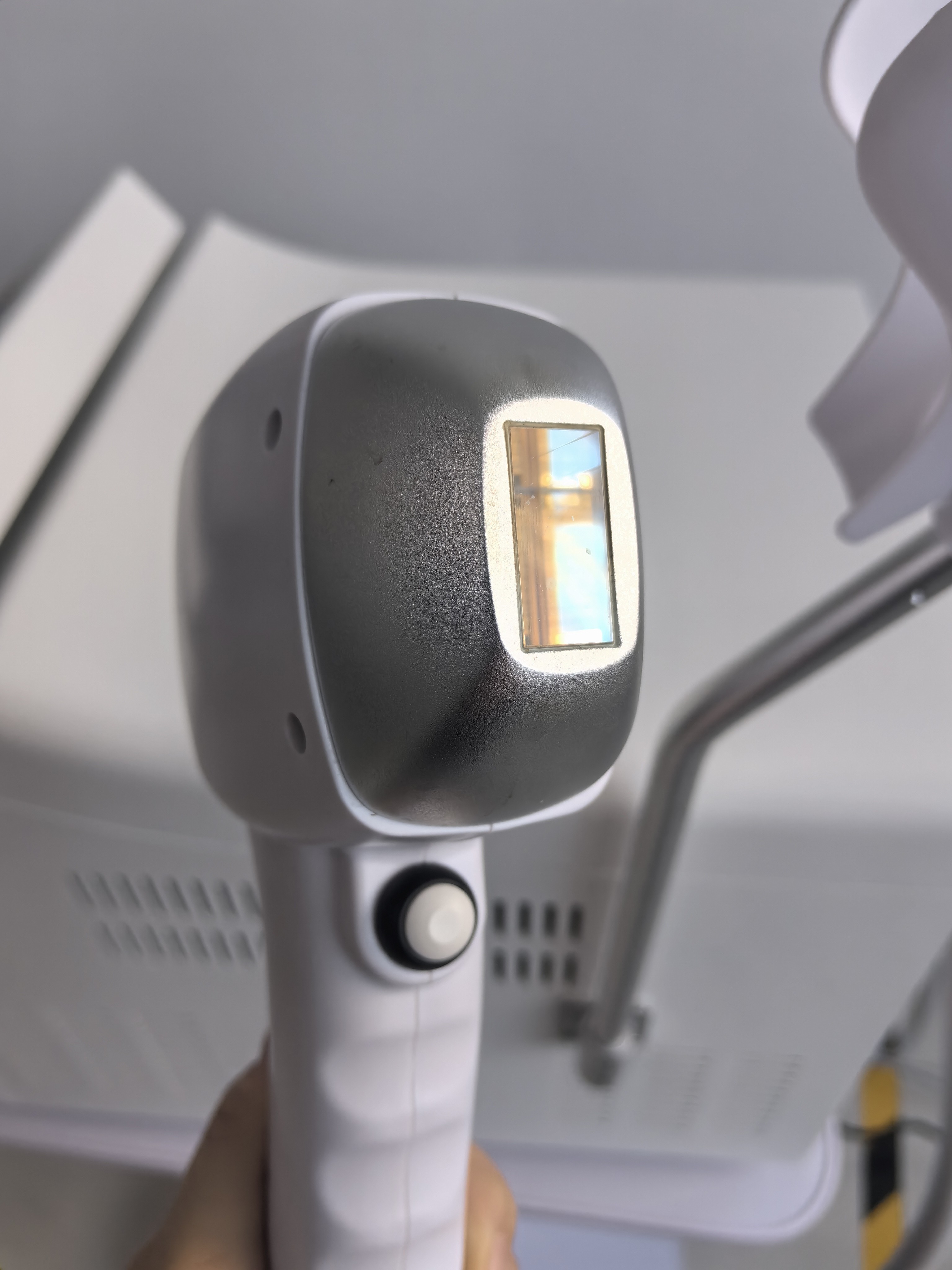 Advanced Diode Laser Hair Removal Machine With Power Handle And Safety Features