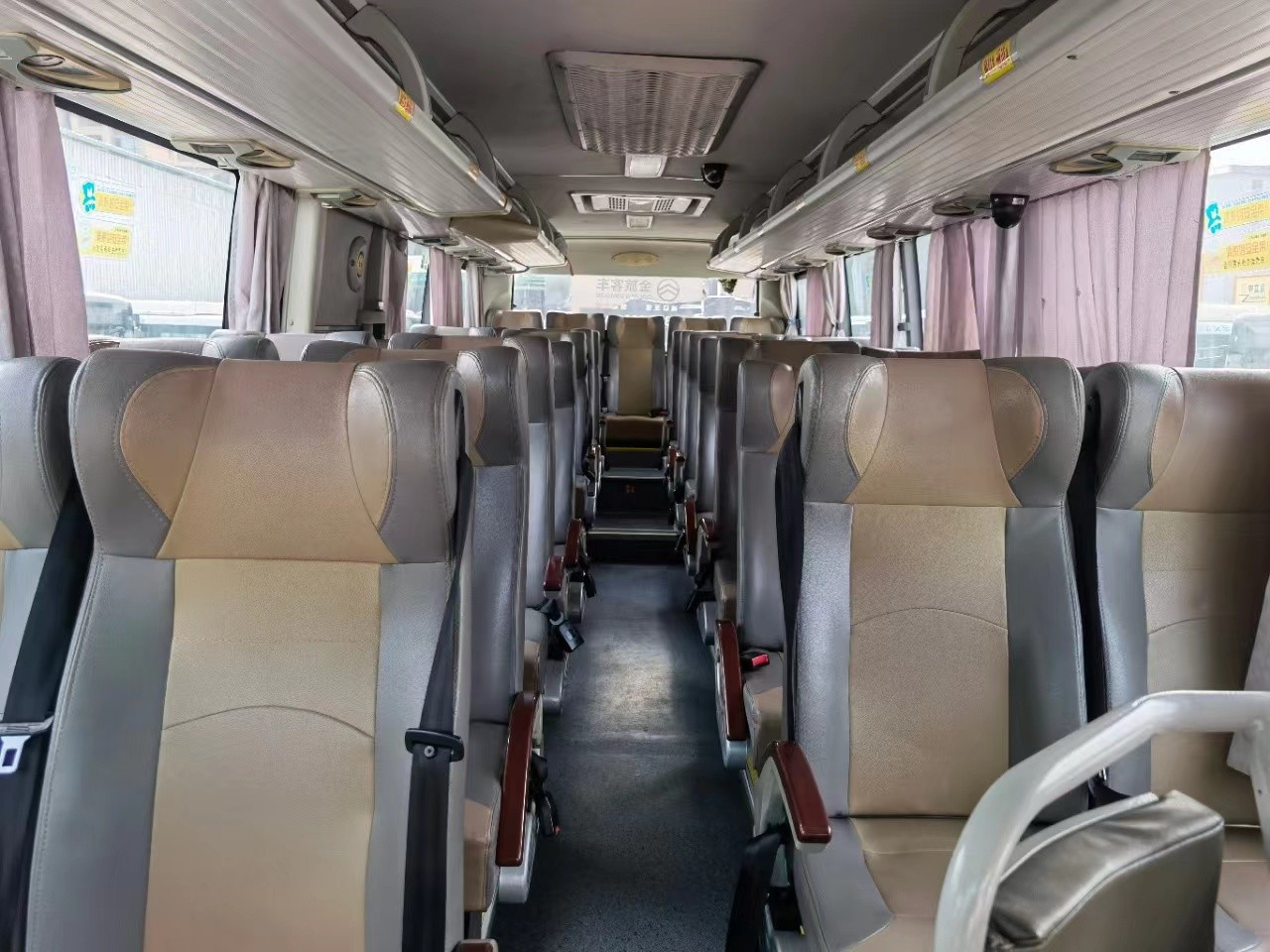 Used Shuttle Vans Golden Dragon Used Commercial Bus XML6857 Yuchai YC6J 34seats 2017