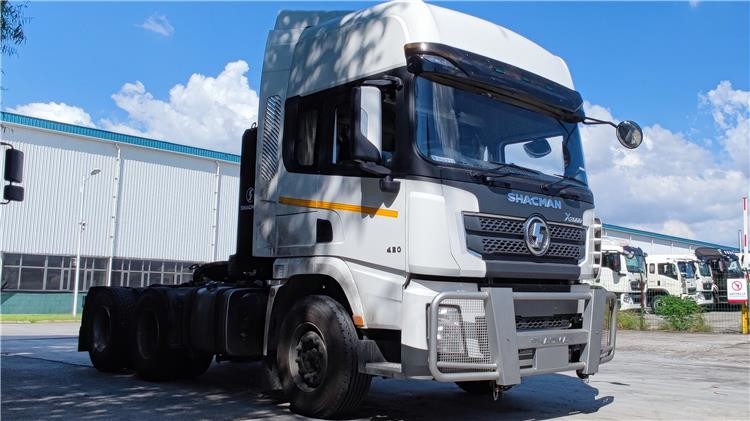 High-Performance Shacman X3000 6X4 4X2 Tractor Truck For Safe And Container Transport Euro V Emssion