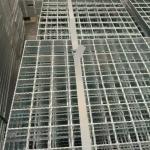 Heavy-Duty Steel Grating, Capable of Supporting Large Equipmentv