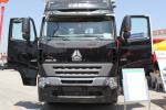 Black Sinotruk Howo Tractor 6x4 Trucks For Normal / Tough Roads ZZ4257V3247N1B