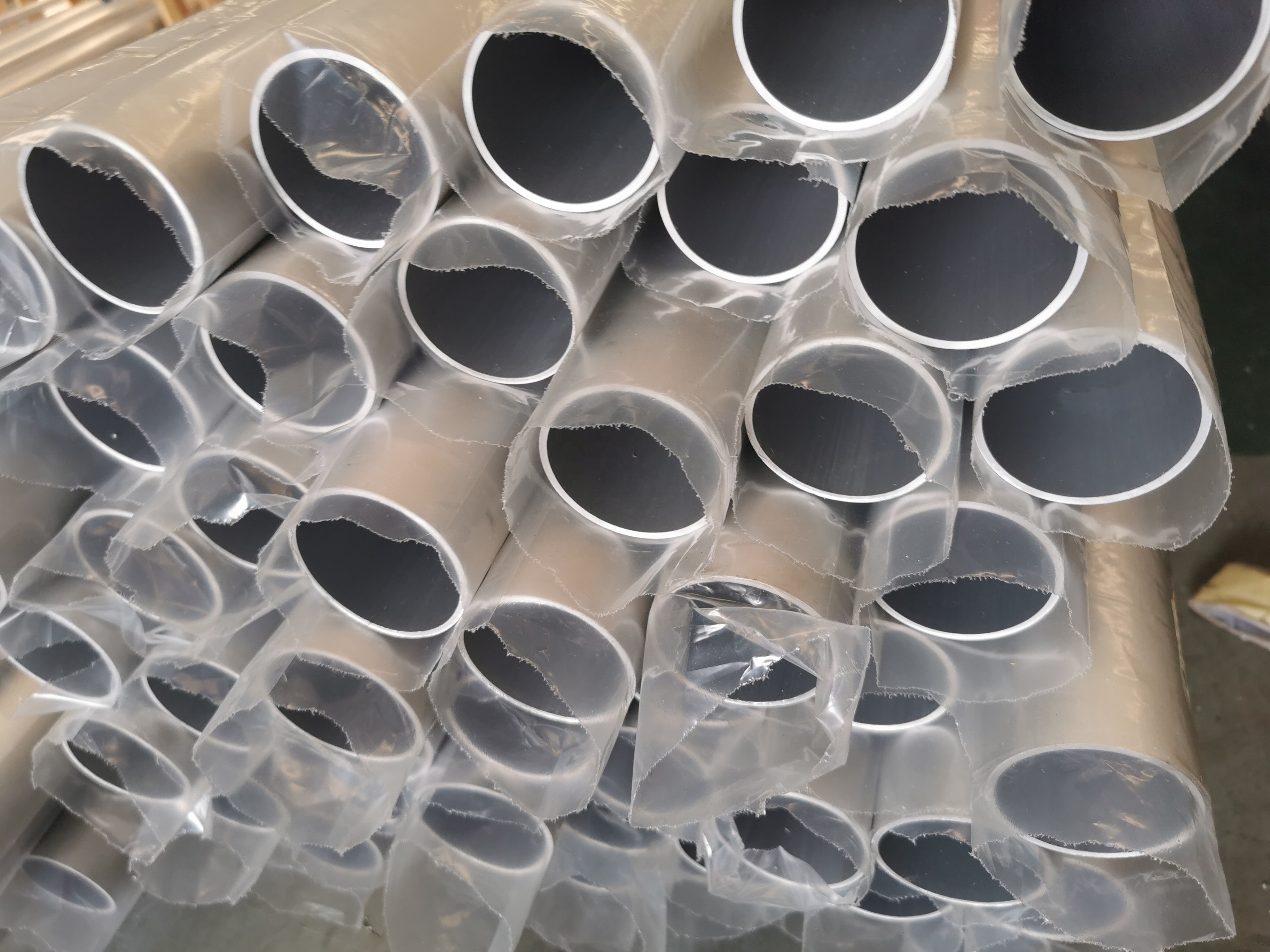 Extruded 6061 Aluminium Tube Profiles Mill Finished Silver For Chair 1 - 3mm Thick
