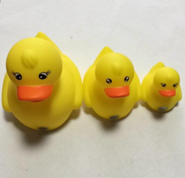 Yellow Floating Carnival Baby Rubber Duck Water Resistant With Magnecti