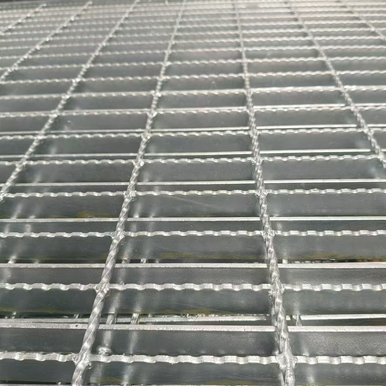 Galvanized Serrated Steel Bar Grating With 30mm Bearing Bar
