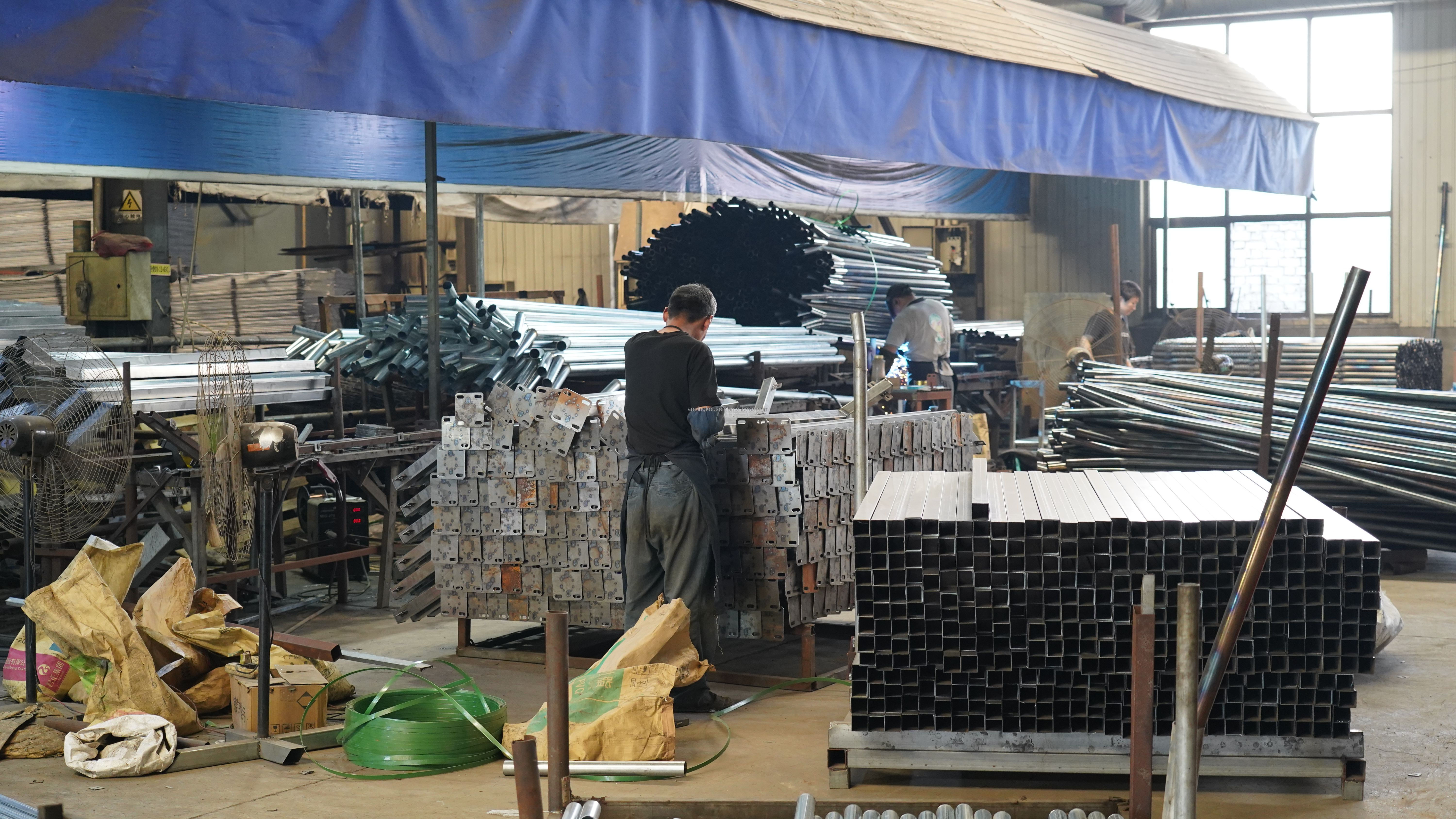 830mm-2530mm Pressure Treated 3d Curved Welded Wire Mesh Panel Fence Net for Security