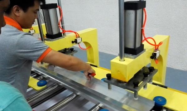 Busbar Automatic Assembly Line/Busbar Production Equipment, sandwich barway