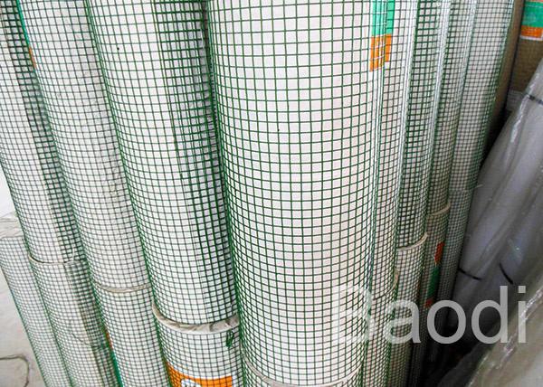 Square Grid Green Garden Fencing Roll , PVC Coated Chicken Wire Fence 30 M