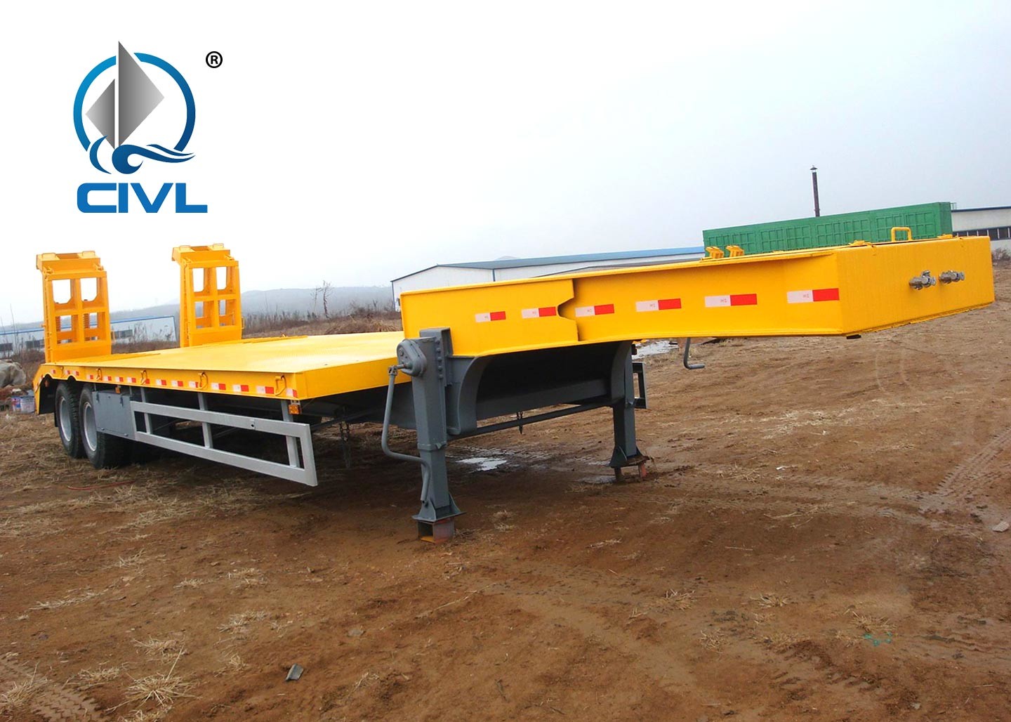 Red HOWO 2 Axles Semi Trailer Trucks Flat Low Bed Trailer 30 Ton