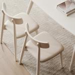 Nordic Style Dining Room Chair with Solid Wood Legs and Fabric Cover in