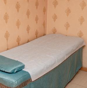 Wholesale PP Nonwoven Fabric for Making Hospital Salon Spa Disposable Bed Sheet or Pillowcase from china suppliers