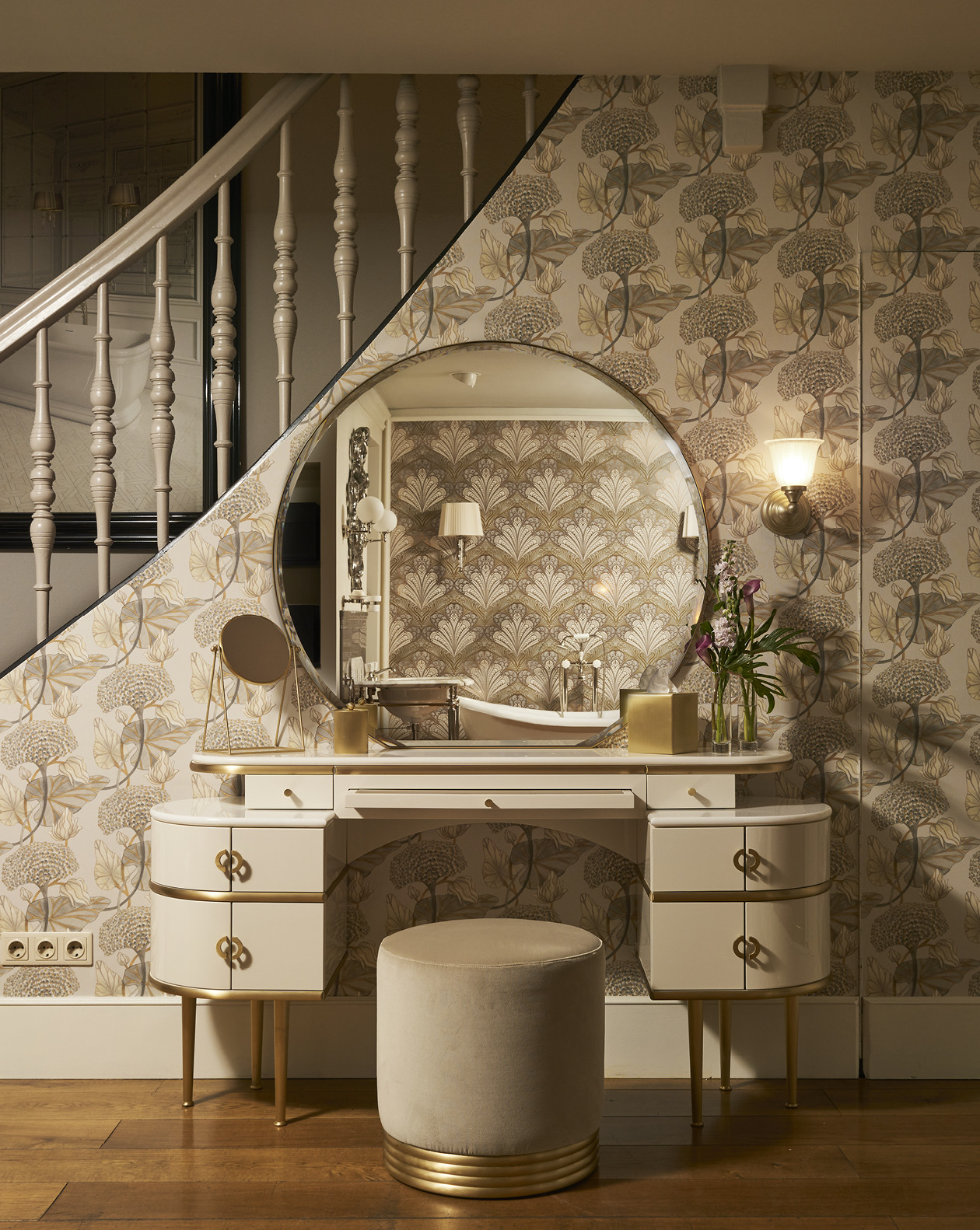 Mirrored Makeup Vanity Desk Dressing Table Chair Set ODM