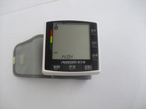 Wholesale 4 - 37.3 kpa Wrist Digital Portable Blood Pressure Monitors with voice function from china suppliers