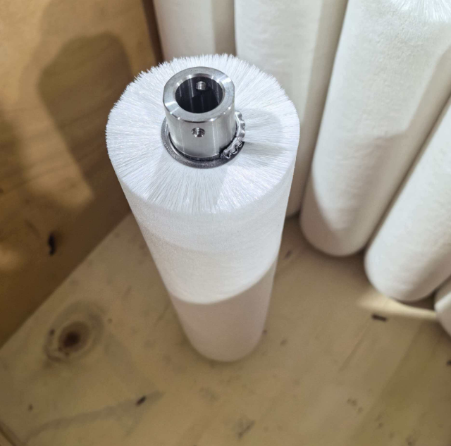 Customized Glass Cleaning Spring Brush That Won'T Fall Off, With A High Density Of Bristles