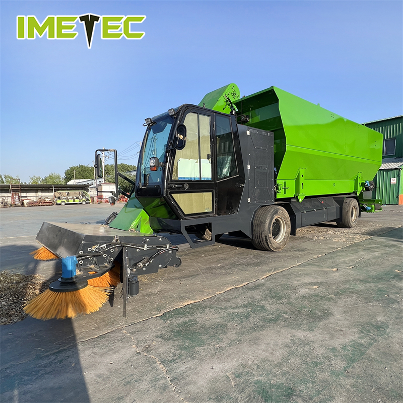 OEM Self Loading Silage Wagon Cattle Ranch Equipment for Scraper Forage Residue Cleaning