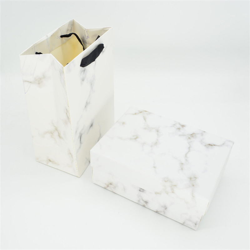 BSCI SGS Recycled Paper Gift Bags Matt Lamination Eco Friendly