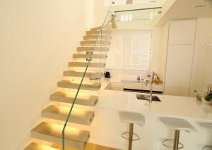 Wholesale Modern Glass Floating Steps Staircase Solid Wood Treads Villa Design For Residential from china suppliers