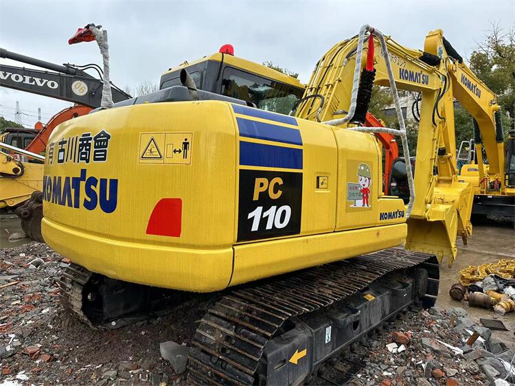 11000 KG Moving Type Crawler Chain Komatsu- Pc 110-7 Used Excavator In Good Condition