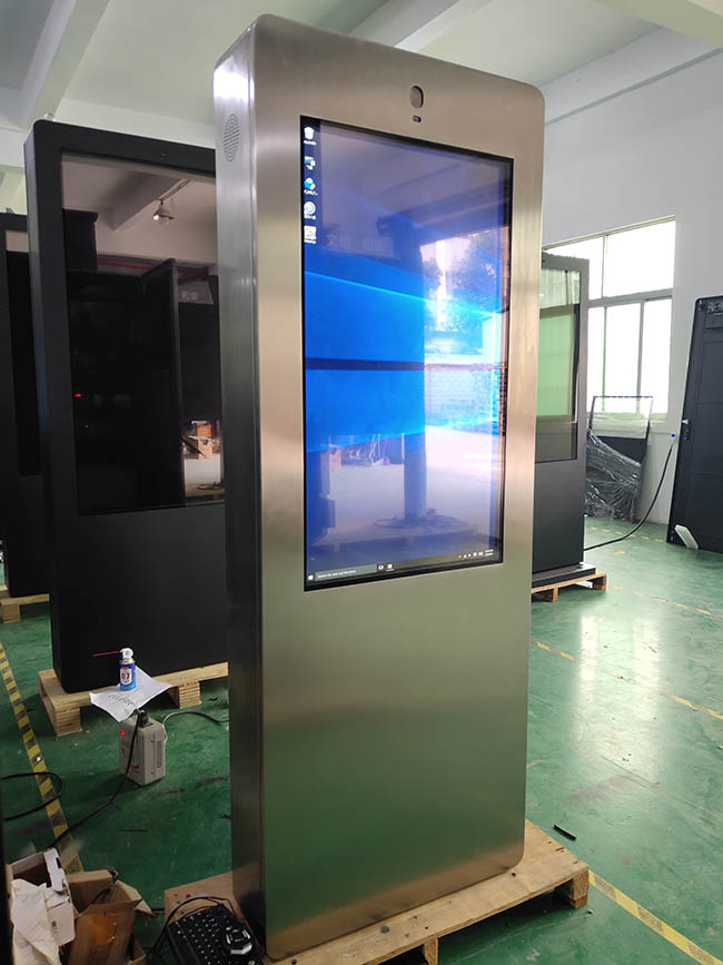 43 Inch Waterproof Outdoor Capacitive Battery Powered Digital Posters Portable LCD Display Outdoor
