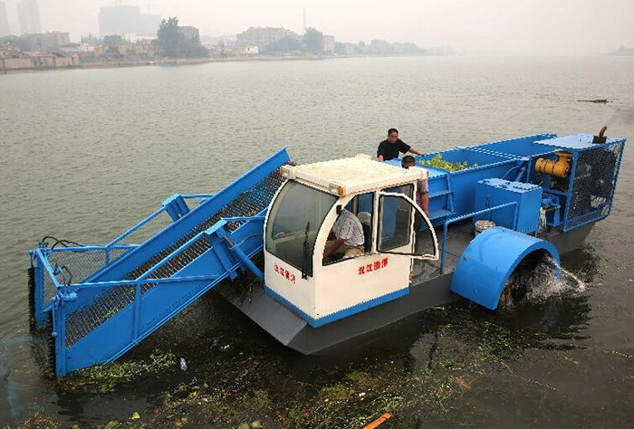 8 Cubic Capacity Lake Weed Cutter Machine For River Waterweed Reed Harvester