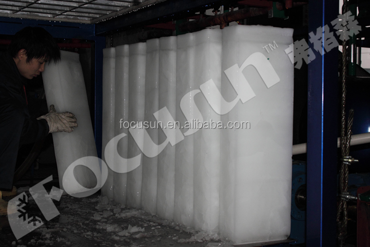 Space-Saving Ice Block Making Machine 380v/220V Voltage Perfect for Small Spaces