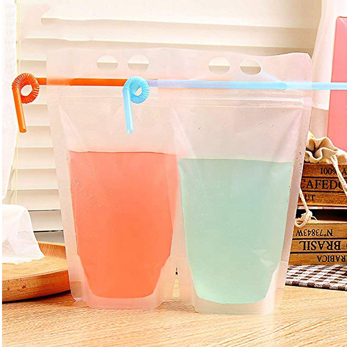 Heat-Proof Plastic Stand Up Juice Pouch With Straws Clear Drink Pouch Heavy Duty Hand-held Reclosable Zipper