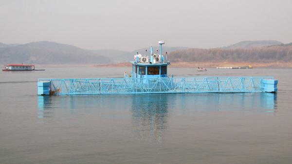 5.5m Width, 95KW ,3500m3,Lake Garbage Collection Boat With Storage Tipper Body
